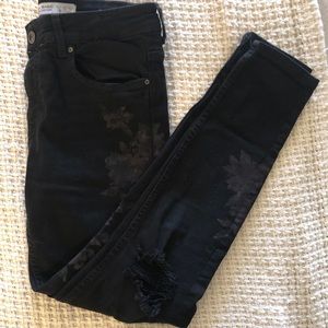 Women’s black Zara jeans